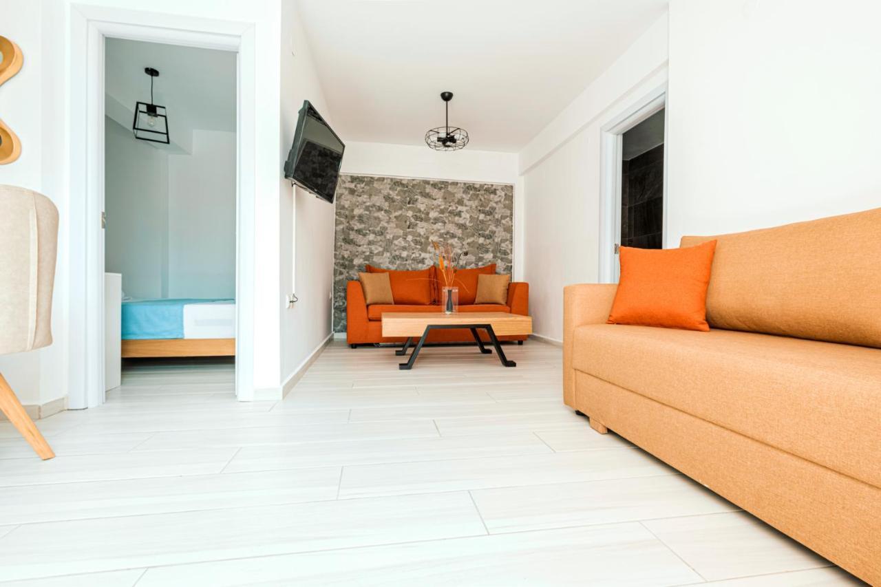 Design Suites Efharis Néa Péramos Exteriör bild
