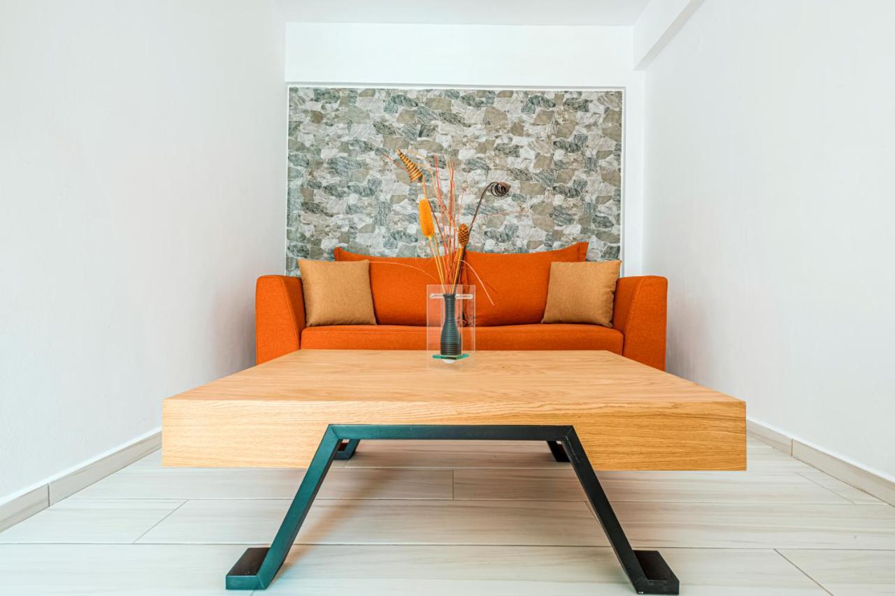 Design Suites Efharis Néa Péramos Exteriör bild