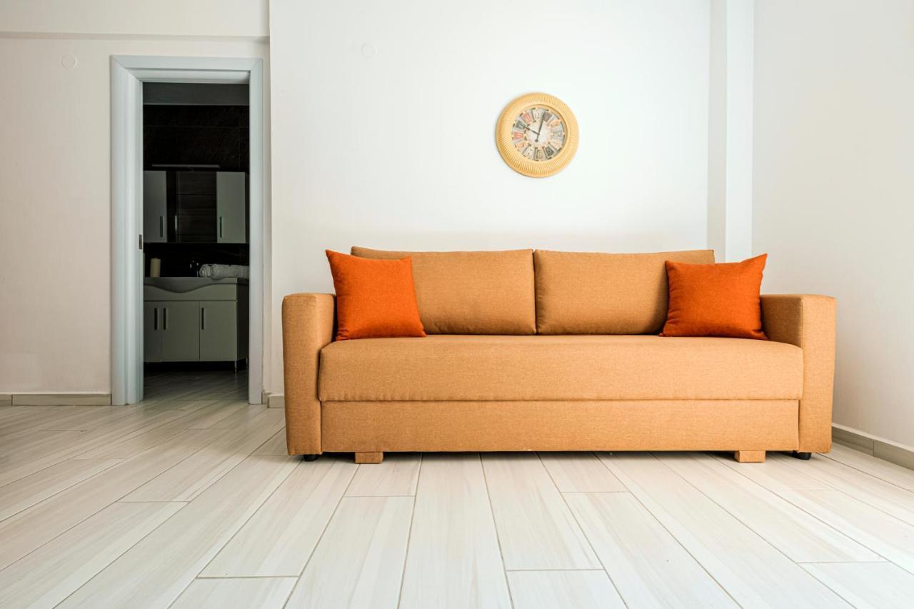 Design Suites Efharis Néa Péramos Exteriör bild