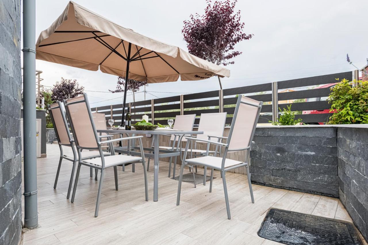 Design Suites Efharis Néa Péramos Exteriör bild