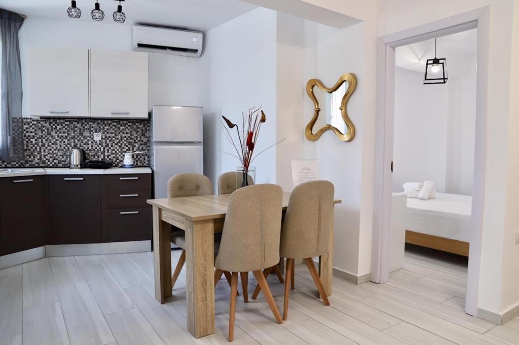 Design Suites Efharis Néa Péramos Exteriör bild
