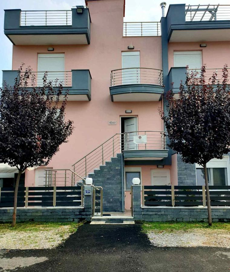 Design Suites Efharis Néa Péramos Exteriör bild