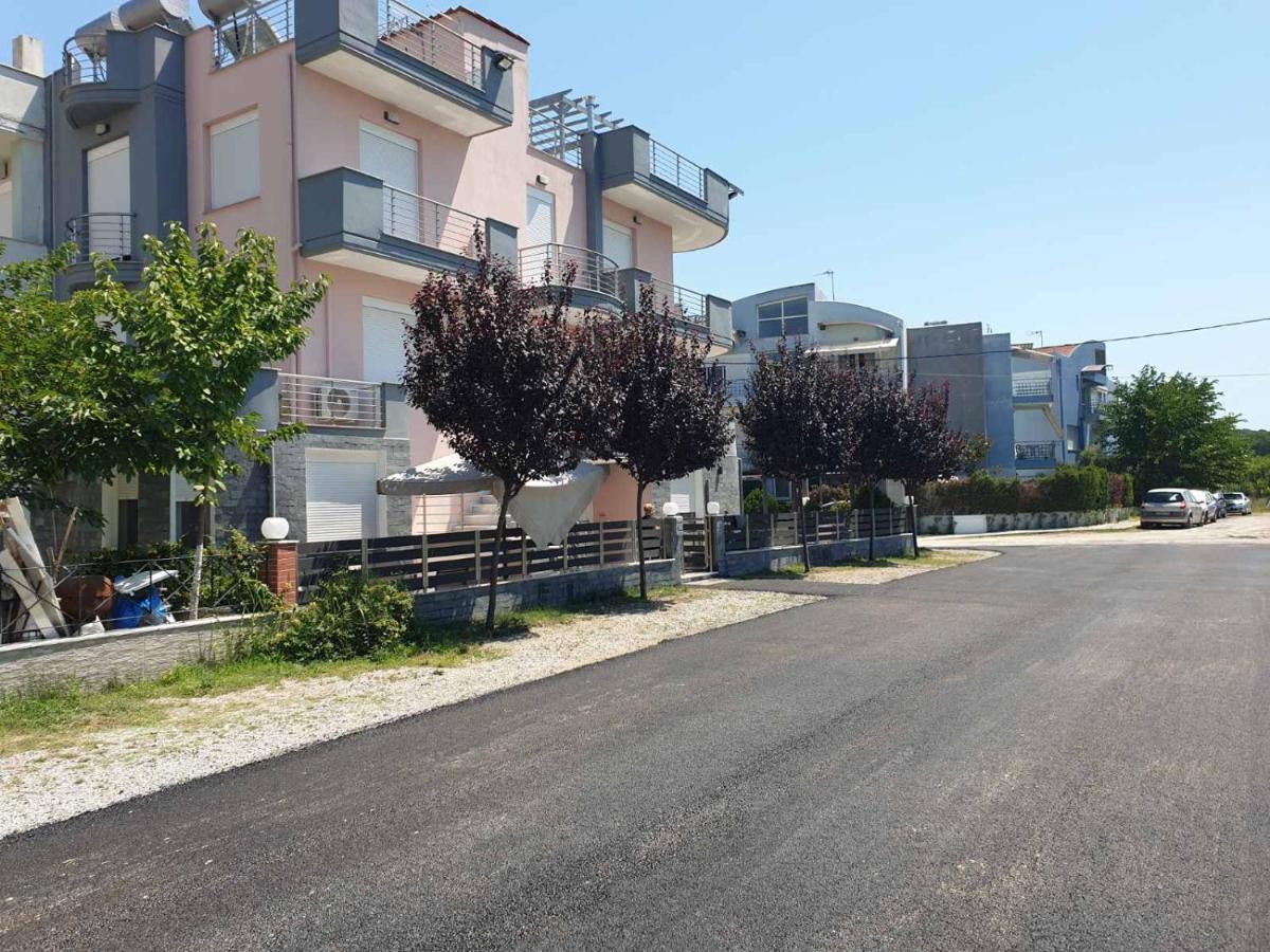 Design Suites Efharis Néa Péramos Exteriör bild